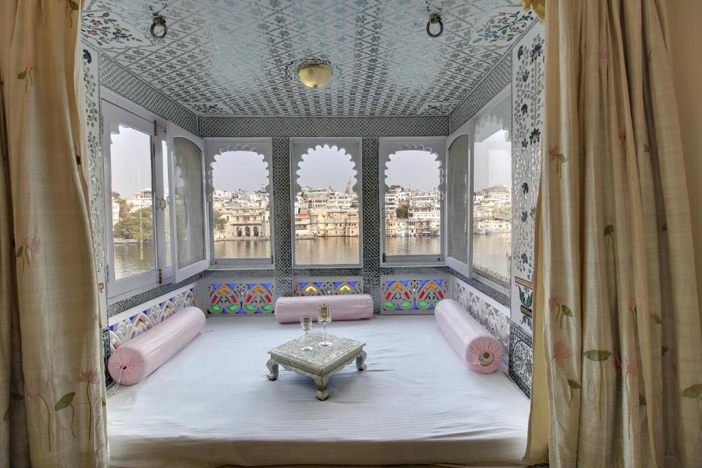 Удаипур: Lake Pichola Hotel