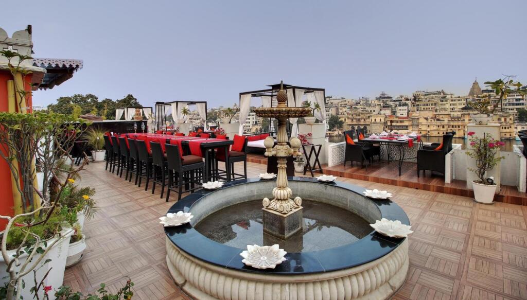 Удаипур: Lake Pichola Hotel
