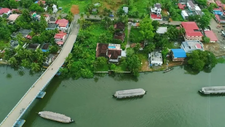 Чампакулам: Triveny River Palace