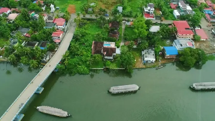 Чампакулам: Triveny River Palace