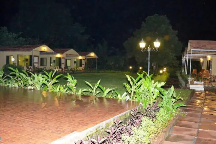 Пляж Мандва: Nirmal Cottages