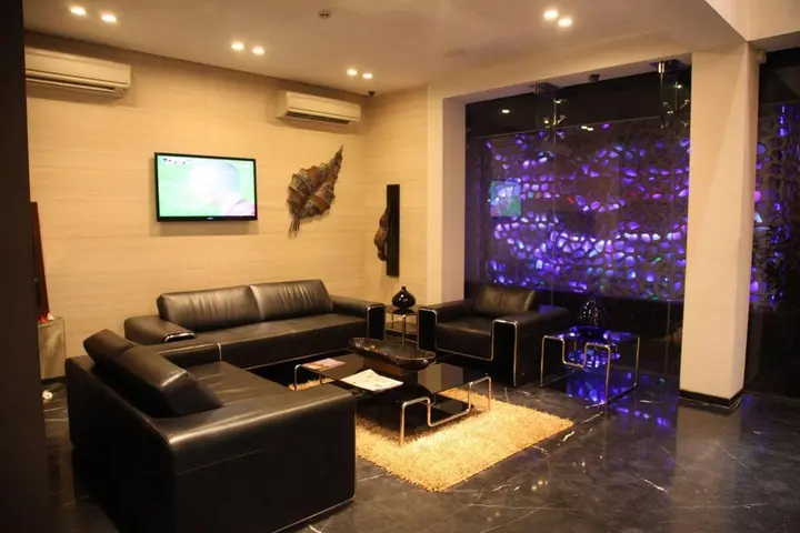 Калангут: Fahrenheit Hotel