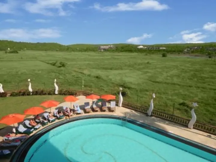 Бага: Nazri Resort