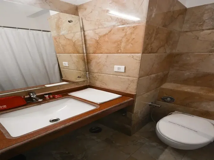 Варанаси: OYO 492 Hotel Janhvi International