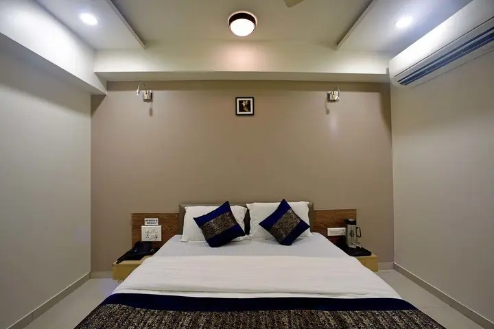 Гандхинагар: Hotel Middle Town