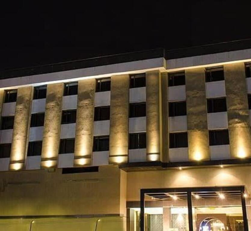 Хинджевади: Hotel Lxia