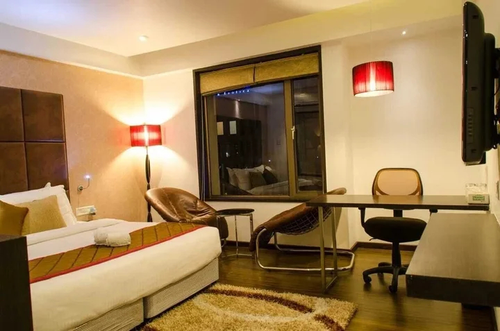 Хинджевади: Hotel Lxia