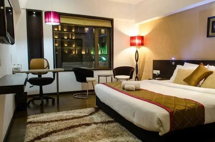 Хинджевади: Hotel Lxia