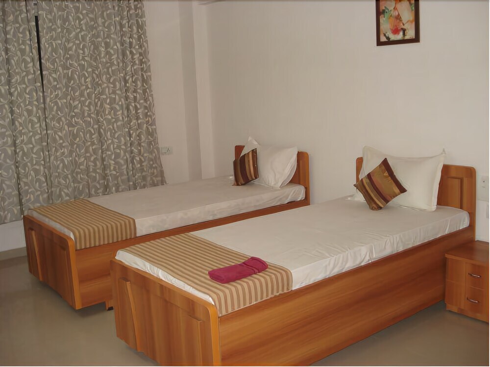Ахмедабад: 10 blossoms Hospitality Services