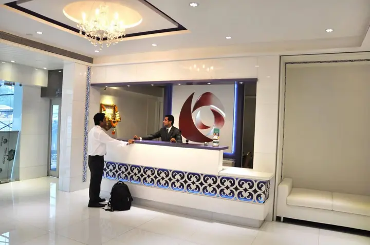 Тхане: Hotel Capitol
