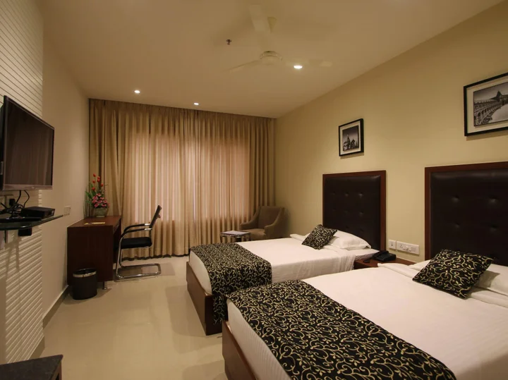 Шамшабад: Hotel Hyderabad Grand