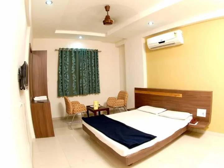 Вадодара: Hotel Rahi Inn