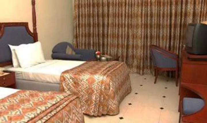 Секундерабад: Hotel Baseraa