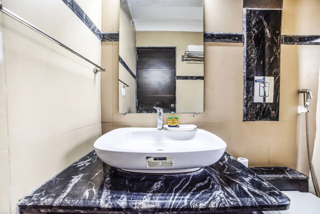 Пуна: FabHotel Sumati Baner