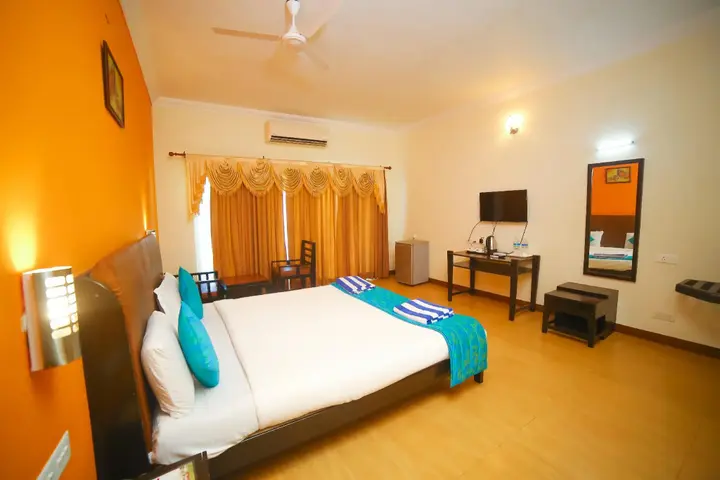 Калапет: St James Court Beach Resort