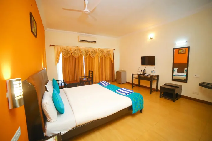 Калапет: St James Court Beach Resort