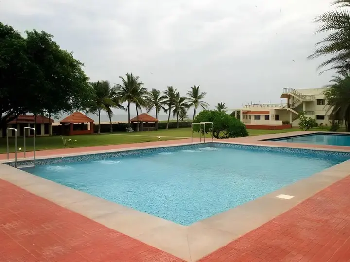 Калапет: St James Court Beach Resort
