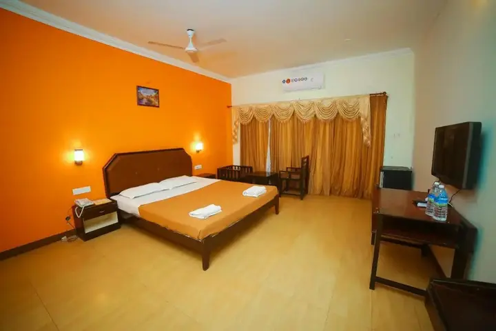Калапет: St James Court Beach Resort