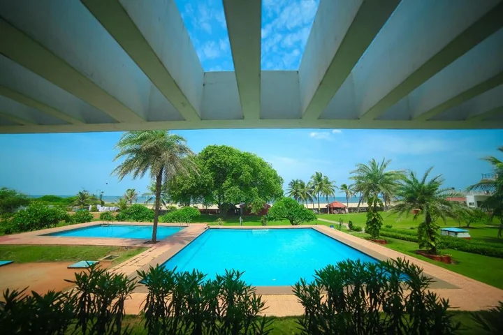 Калапет: St James Court Beach Resort
