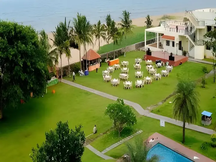 Калапет: St James Court Beach Resort
