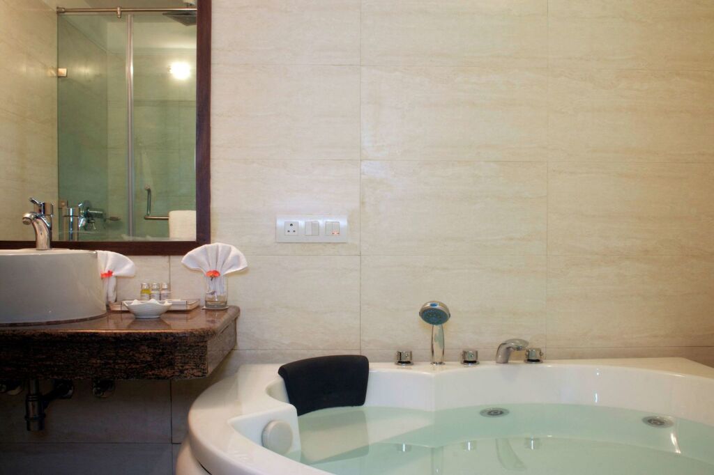 Бадди: Legend Sarovar Portico Baddi