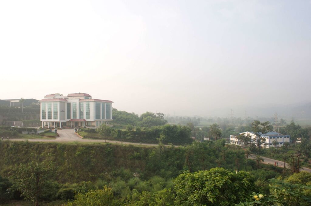 Бадди: Legend Sarovar Portico Baddi