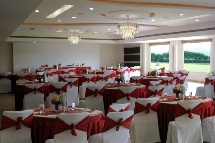 Бадди: Legend Sarovar Portico Baddi