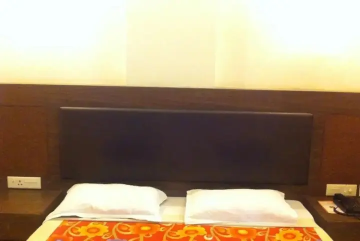 Матхура: Hotel Heera Celebration