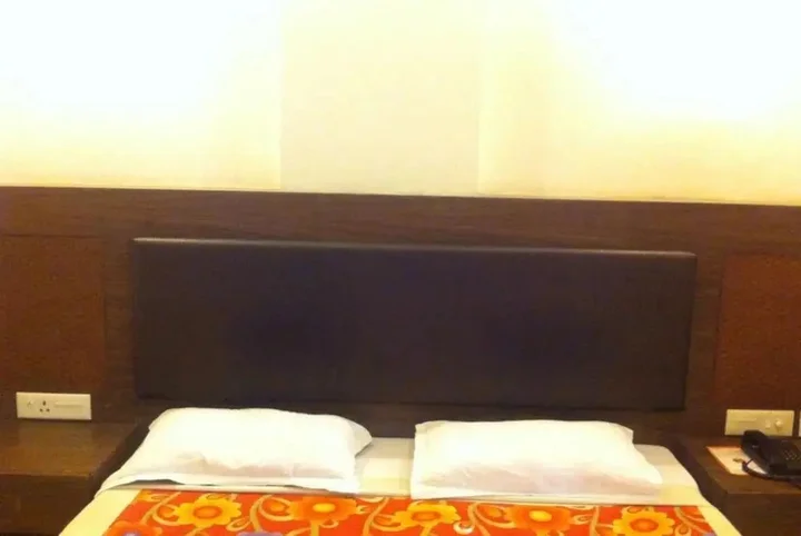 Матхура: Hotel Heera Celebration