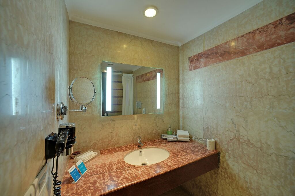 Силигури: Royal Sarovar Portico Siliguri