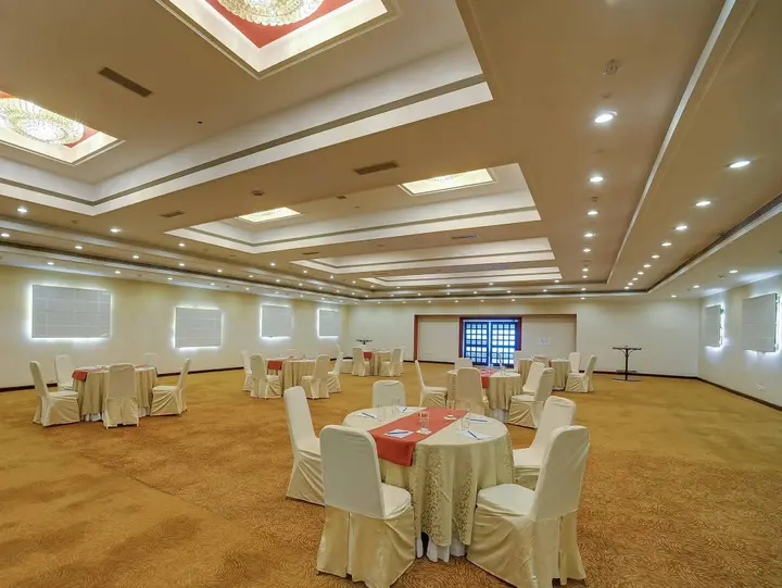 Силигури: Royal Sarovar Portico Siliguri
