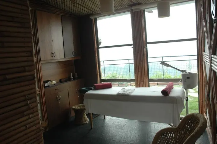 Куфри: Aamod Resort - Shoghi