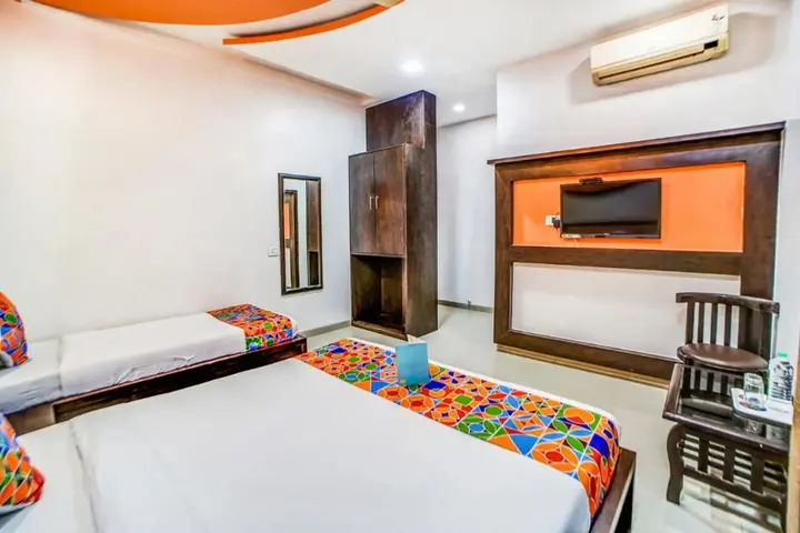 Мумбаи: FabHotel Adore Palace