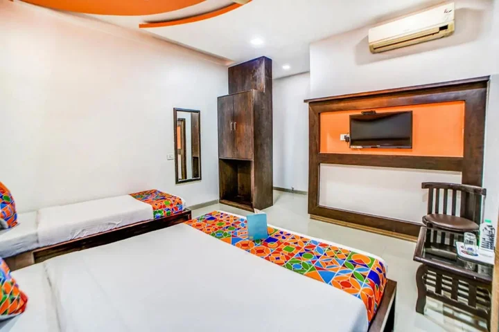 Мумбаи: FabHotel Adore Palace