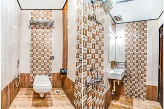 Мумбаи: FabHotel Adore Palace