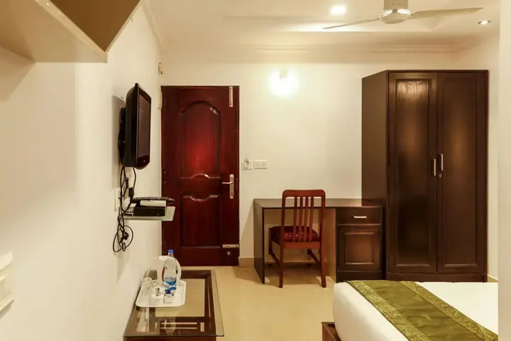 Бангалор: 9Marks Inn Indranagar