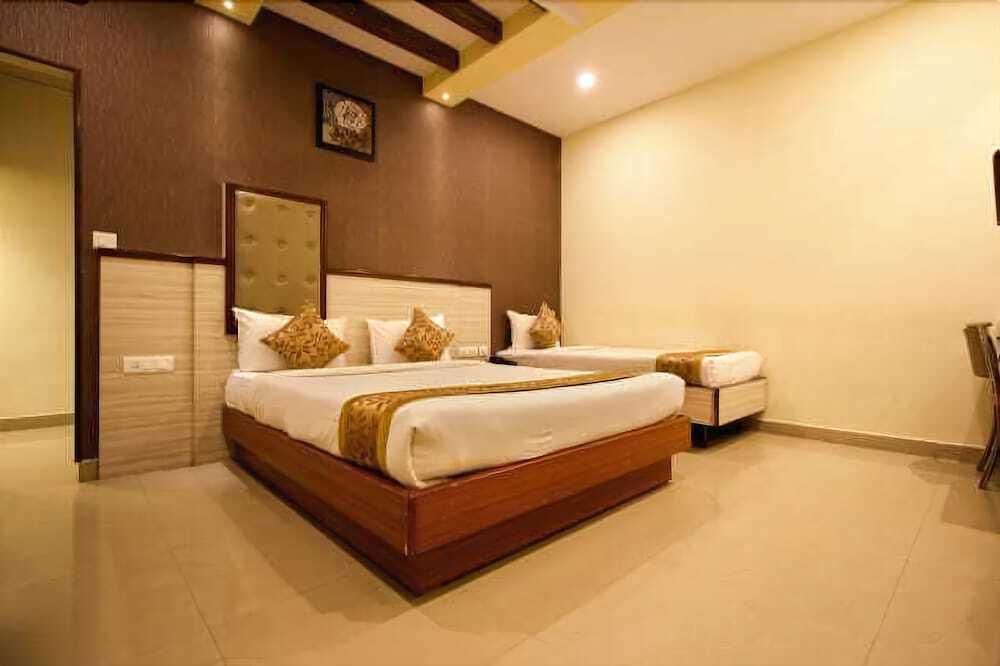 Бангалор: Hotel Kadmaba Guestline