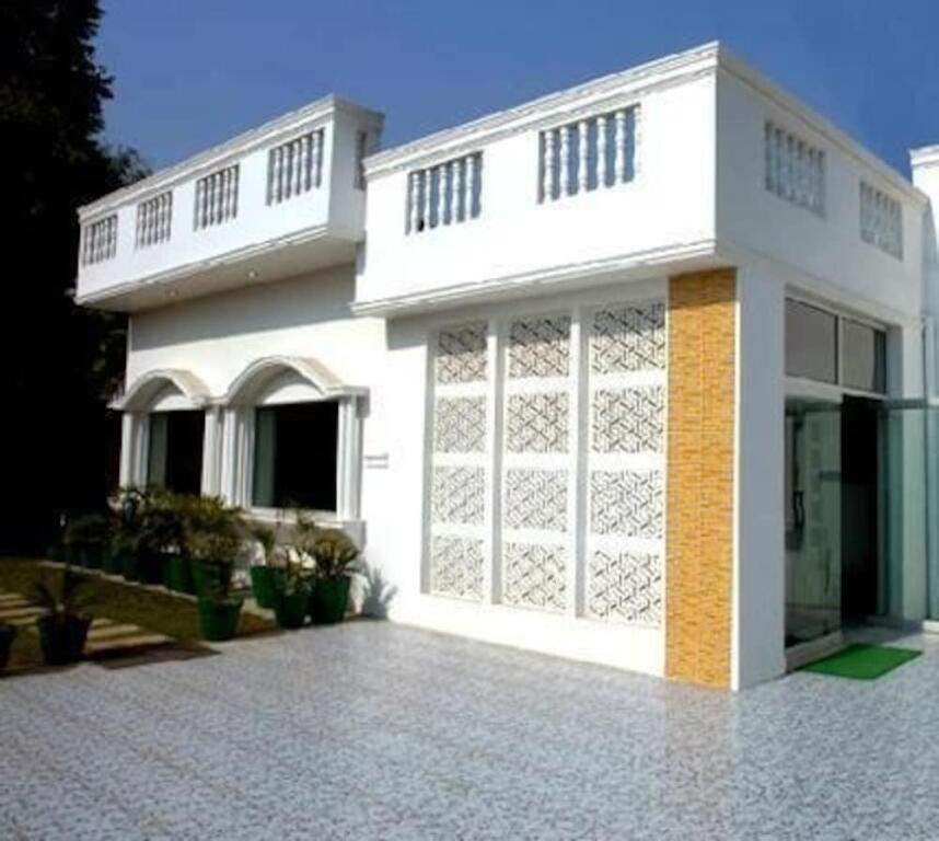 Агра: Hotel Dolphinn Agra