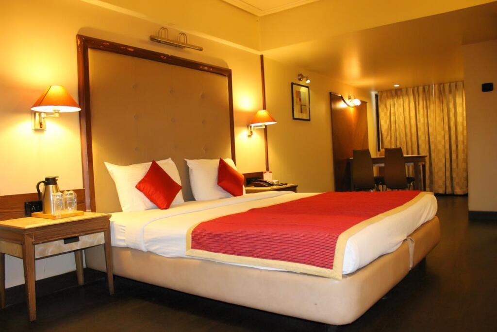Пуна: FabHotel Krishna Presidency