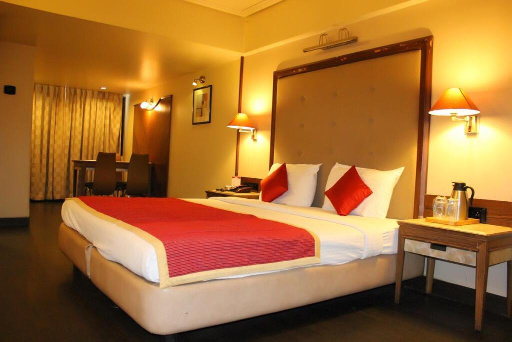 Пуна: FabHotel Krishna Presidency