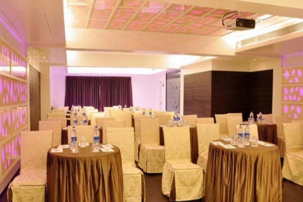 Пуна: FabHotel Krishna Presidency