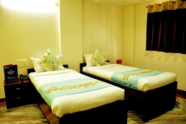 Пимпри-Чинчвад: Hotel Alpine