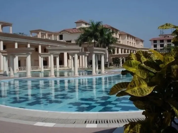 Ховрах: Lake Land Country Club Residency