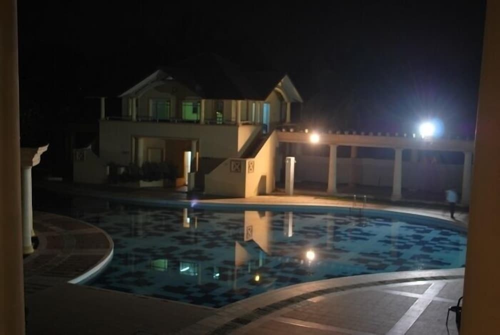 Ховрах: Lake Land Country Club Residency
