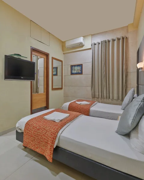 Мумбаи: Bentley Hotel Marine Drive