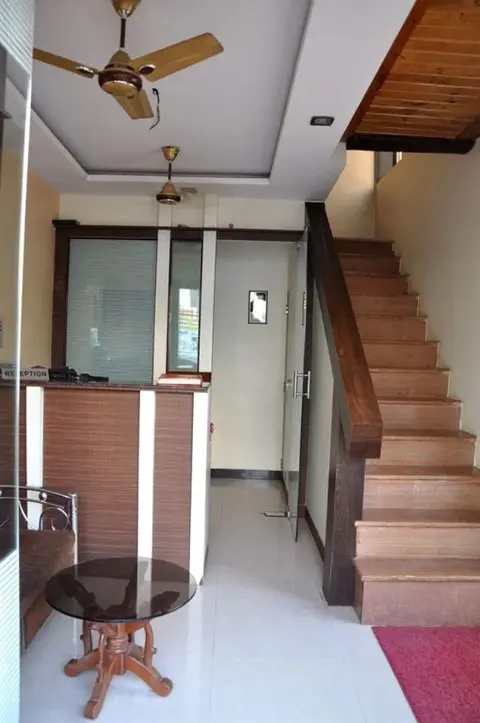 Мумбаи: Apple Suites