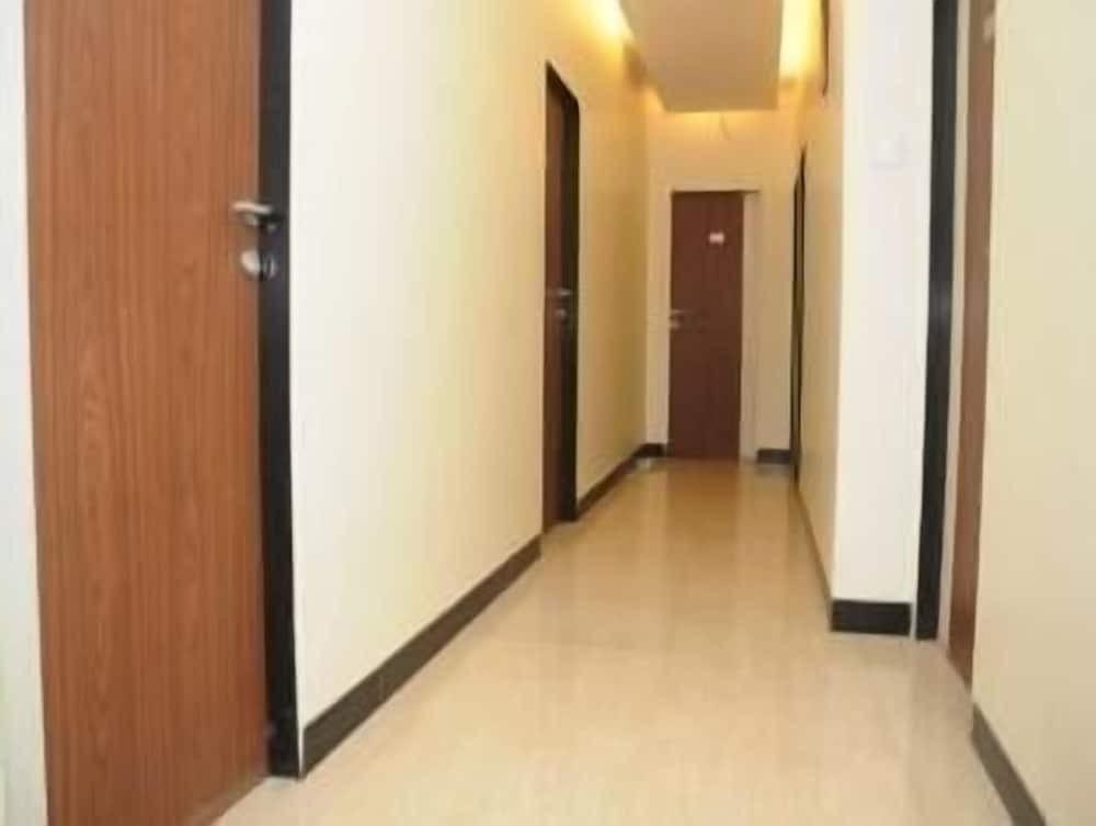Мумбаи: Apple Suites
