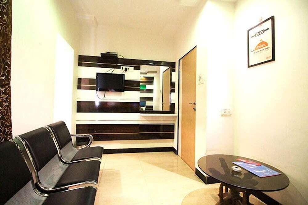 Мумбаи: Apple Suites
