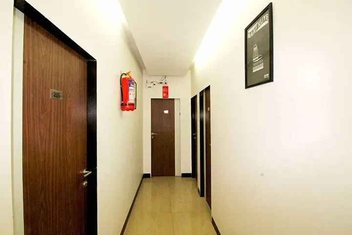 Мумбаи: Apple Suites