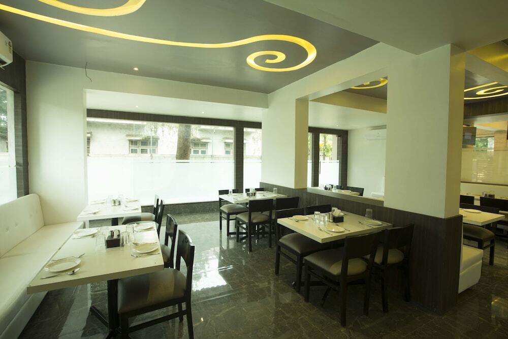 Панвель: Treebo Tryst Crown Inn
